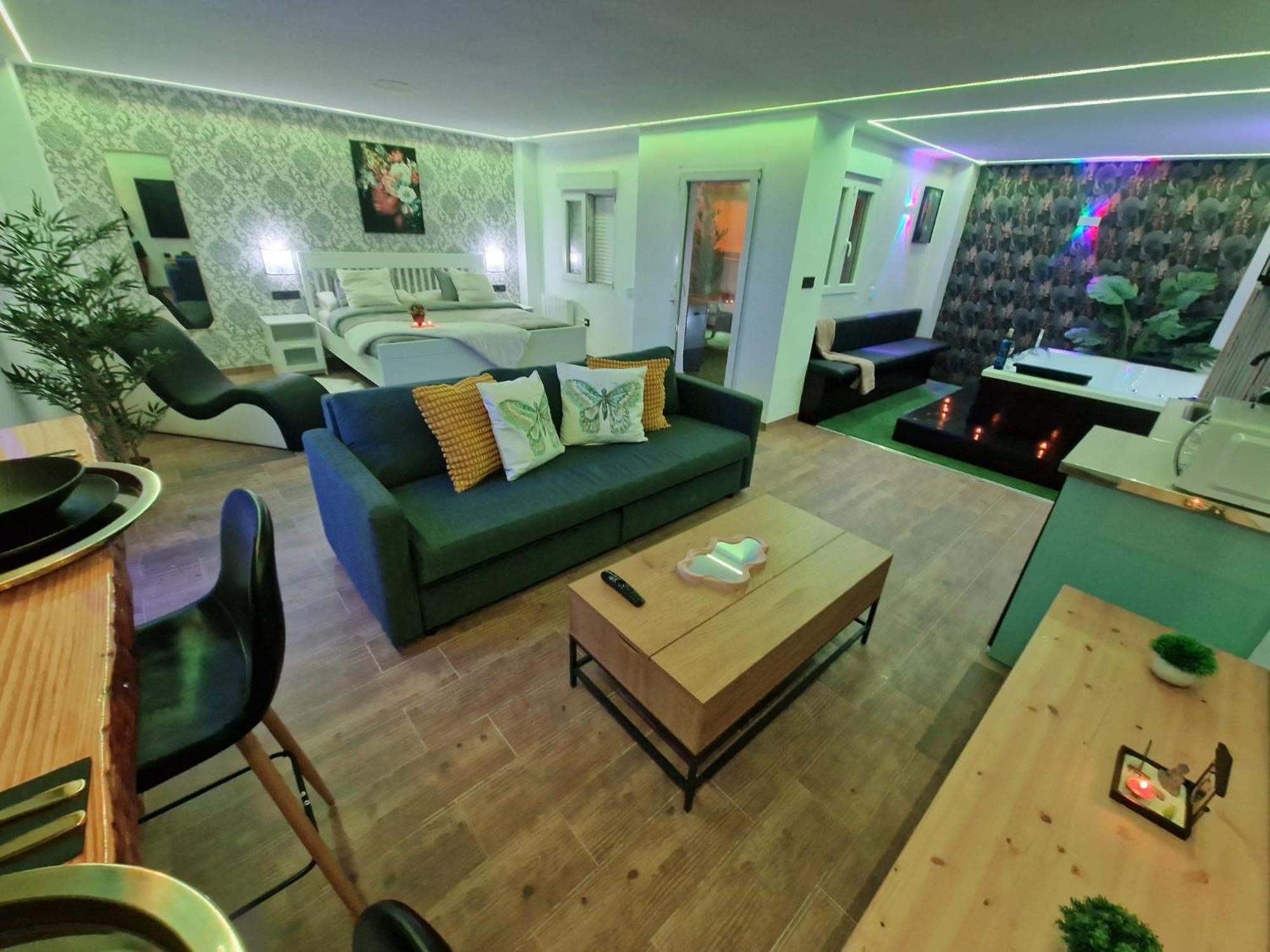 Con Jacuzzi Y Terraza Junto Al Centro Prado Del Rey