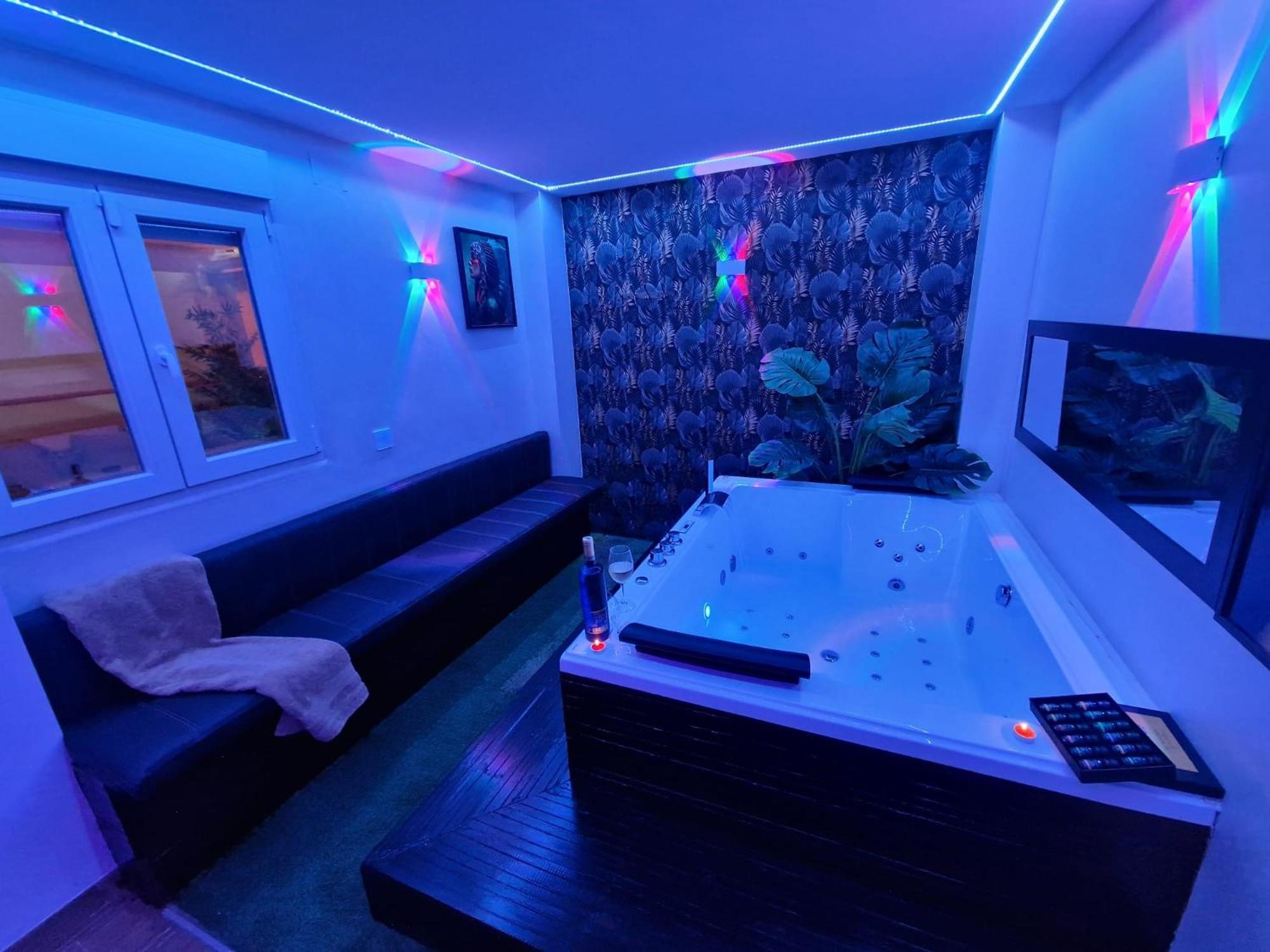 Con Jacuzzi Y Terraza Junto Al Centro Prado Del Rey